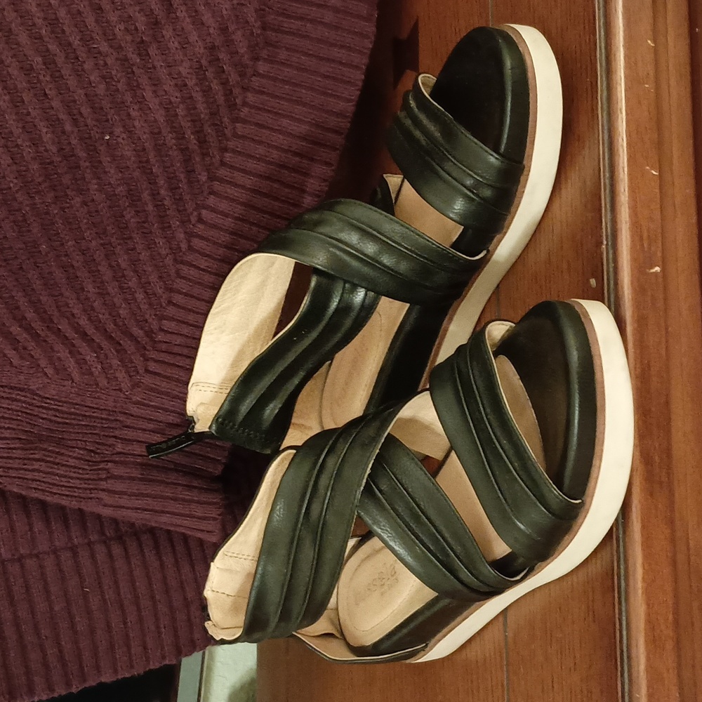 Bussola wedge sandals